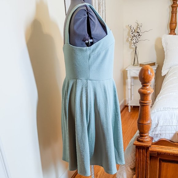 ~*NWT Torrid Sage Green Textured Crossfront Skater Dress - Size 2X - Picture 4 of 13